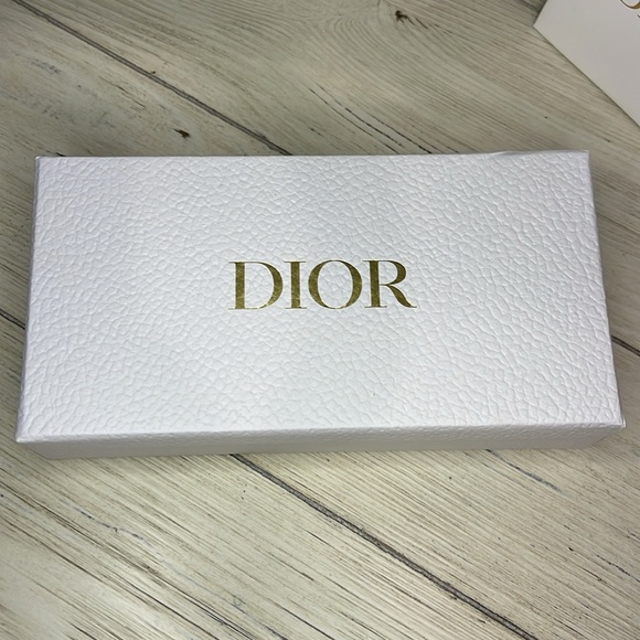 Dior Gift Set- Dior Luggage Tags, Popular 999 Lipstick and Mystery Item. - Picture 6 of 7
